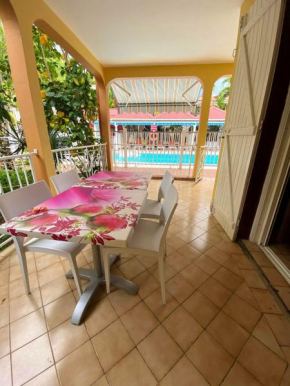 Charmant appartement avec piscine partagée à Pointe-Noire - 36m²